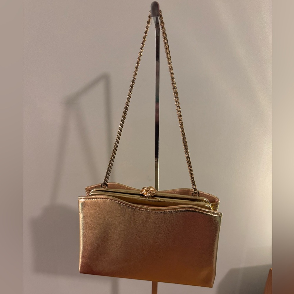 Harry Levine vintage metallic gold clam shell evening bag with a chain strap - Picture 11 of 11